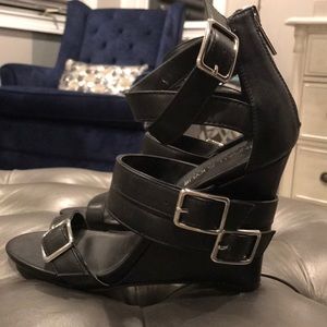 Kendall & Kylie (Madden Girl) black wedges